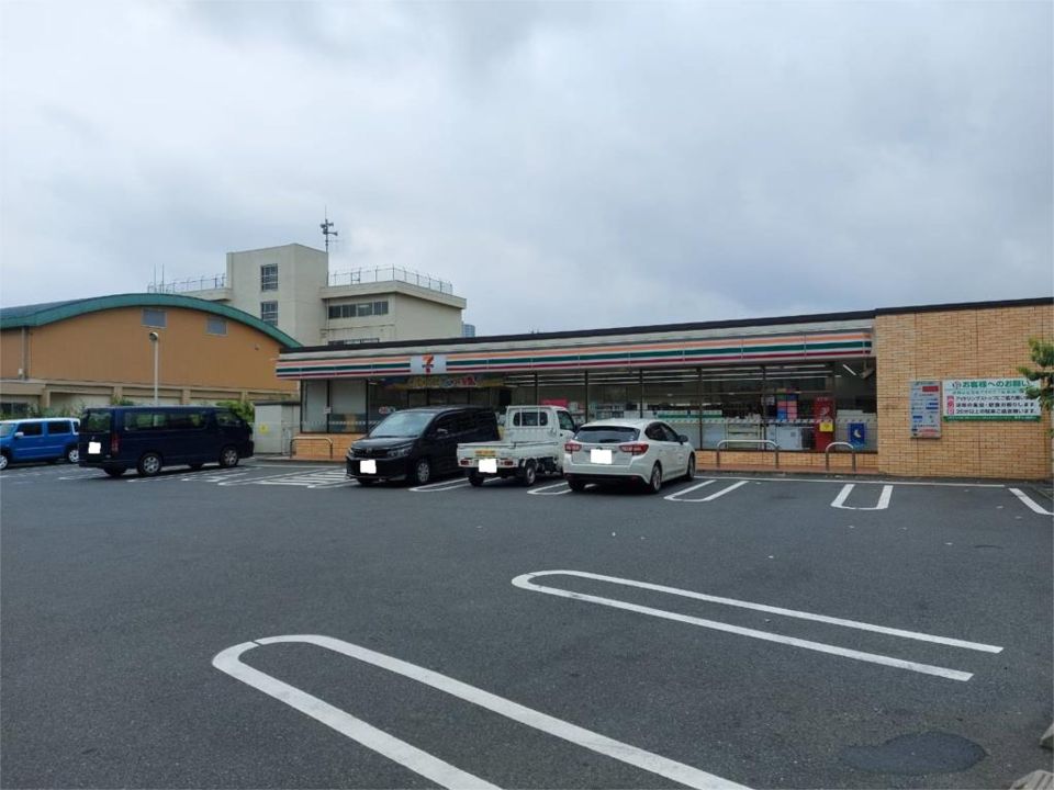 近くのセブンイレブン 東恋ケ窪2丁目店まで162m（徒歩3分）