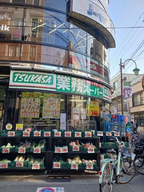 近くの業務スーパー梅ヶ丘店まで110m（徒歩2分）