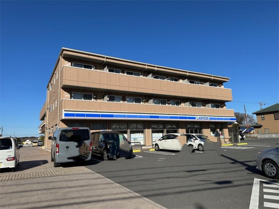近くのコンビニまで228m（徒歩3分）