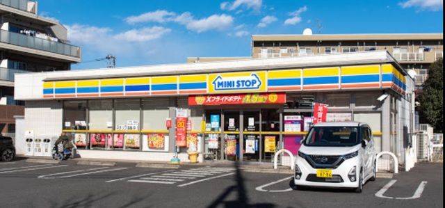 近くのミニストップ町田忠生店まで343m（徒歩5分）