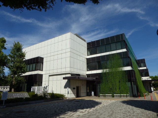 近くの国立市役所まで502m（徒歩7分）