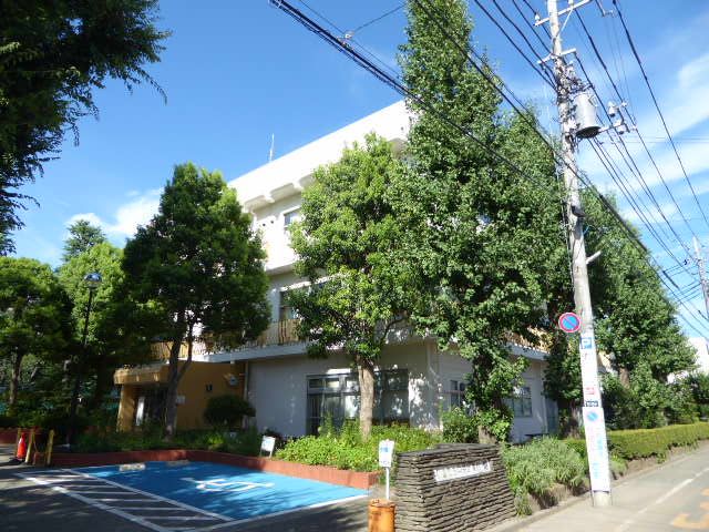 近くの国立市くにたち中央図書館まで484m（徒歩7分）