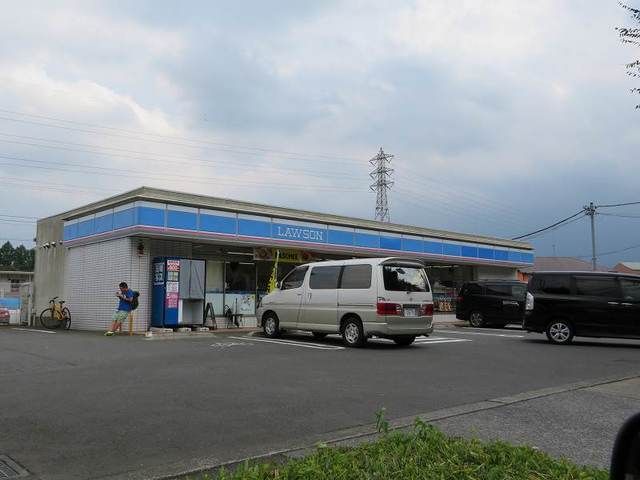 近くのローソンまで450m（徒歩6分）