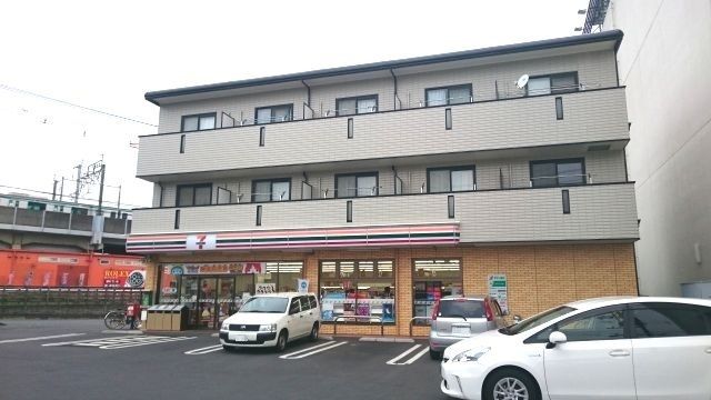 近くのセブン　浦和白幡6丁目店まで300m（徒歩4分）
