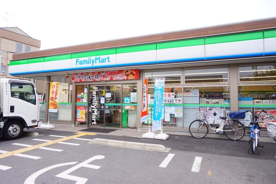 近くのファミリーマート 川口前川店まで296m（徒歩4分）