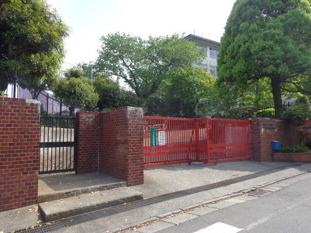 近くの八王子市立元木小学校まで726m(徒歩10分)