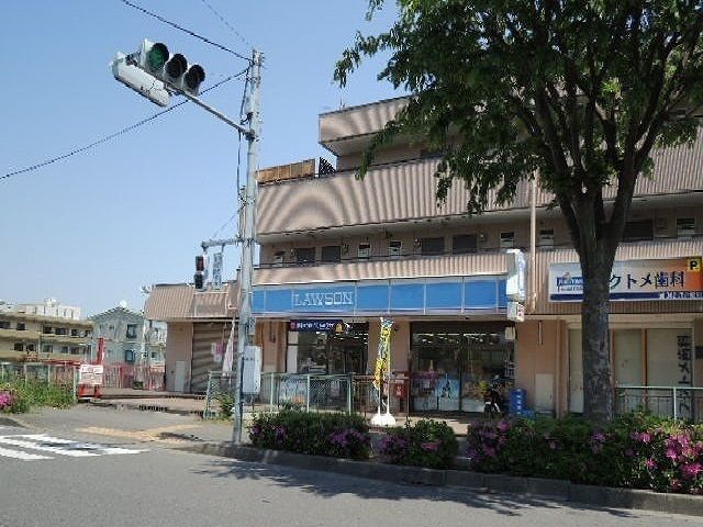 近くのローソンまで400m（徒歩5分）