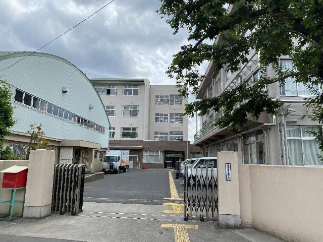 近くの武蔵村山市立第一中学校まで458m（徒歩6分）