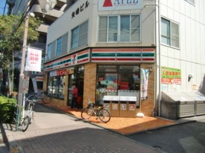 近くのセブンイレブンまで300m（徒歩4分）