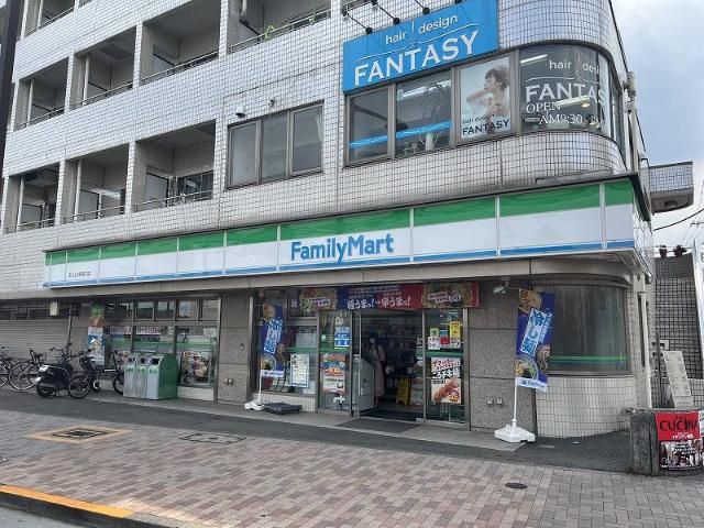 近くのファミリーマート中野玉川上水店まで155m（徒歩2分）