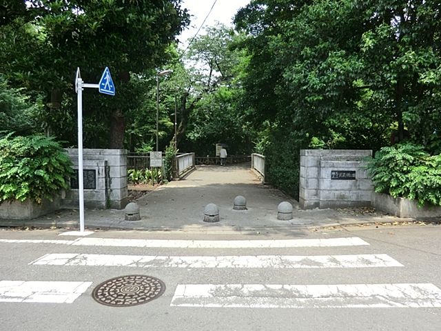 近くの武蔵関公園まで400m（徒歩5分）