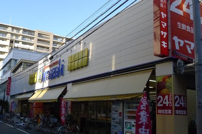 近くのスーパーヤマザキ三筋店まで317m（徒歩4分）