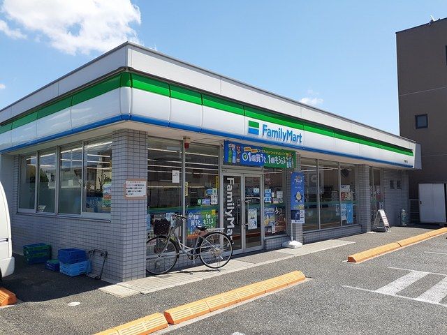 近くのファミリーマート千葉鶴沢まで113m（徒歩2分）