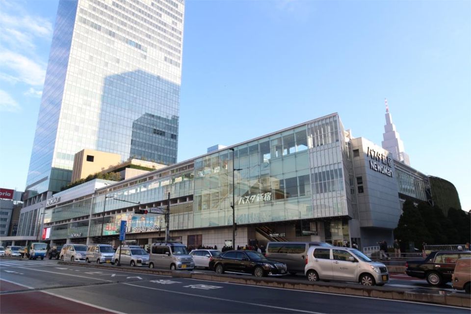 近くのNEWoMan（ニュウマン）新宿まで553m（徒歩7分）