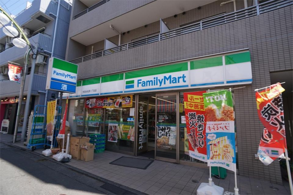 近くのファミリーマート 世田谷松原一丁目店まで104m（徒歩2分）
