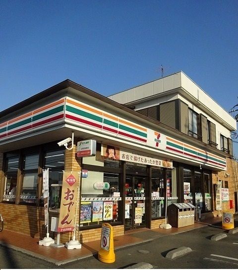 近くのセブンイレブンまで550m（徒歩7分）
