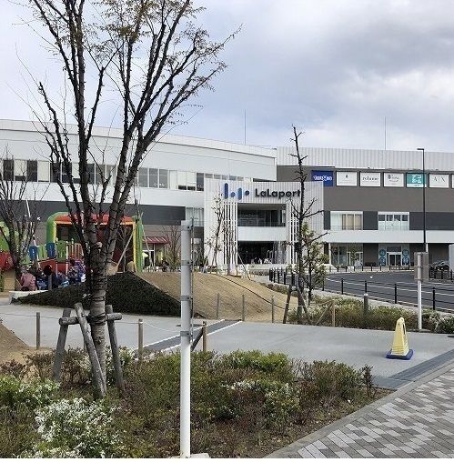 近くのららぽーとまで3,200m（徒歩40分）