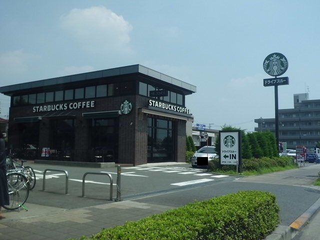 近くのスターバックスまで600m（徒歩8分）