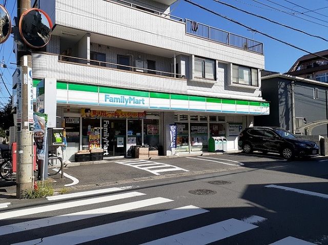 近くのファミリーマート三河屋上鶴間店まで220m（徒歩3分）