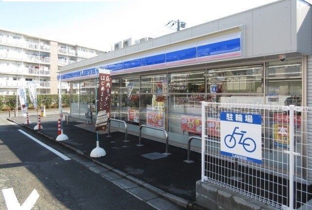 近くのローソン上鶴間本町5丁目店まで350m（徒歩5分）