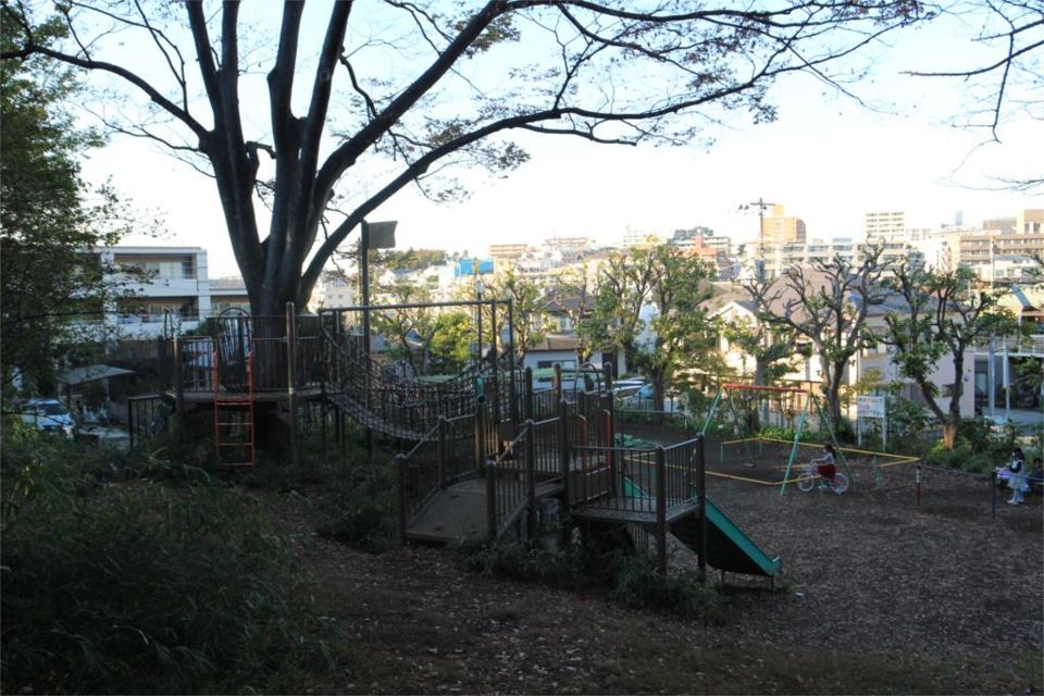 近くの有馬ふるさと公園まで325m（徒歩5分）