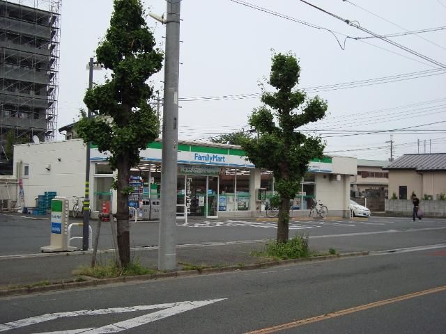 近くのファミリーマート川越砂新田店まで855m（徒歩11分）