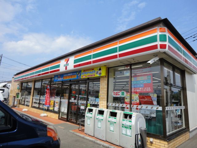 近くのセブンイレブン川口石神店まで400m（徒歩5分）