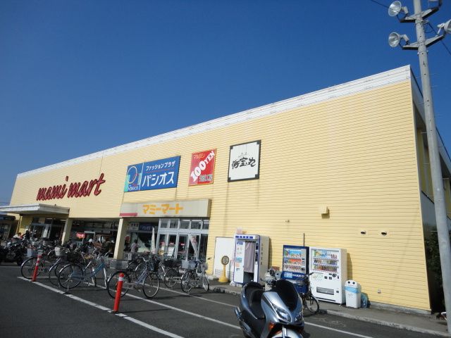 近くのマミーマート川口安行店まで547m（徒歩7分）