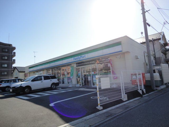 近くのファミリーマート川口長蔵店まで280m（徒歩4分）