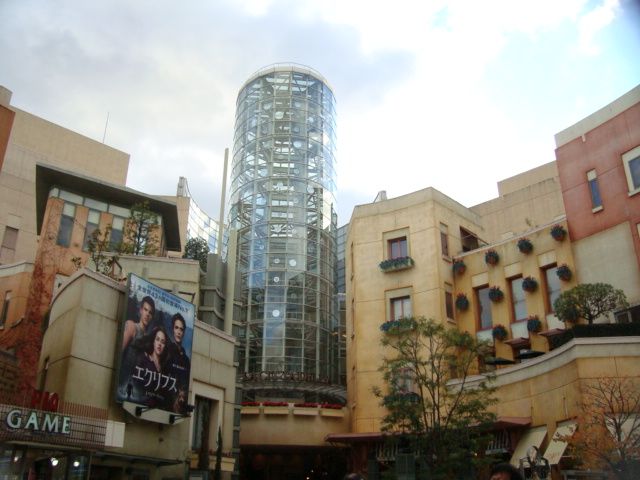 近くのチネチッタ（映画館）まで917m（徒歩12分）