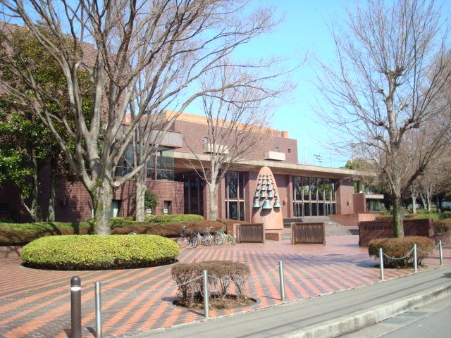 近くの私立国立音楽大学まで992m（徒歩13分）