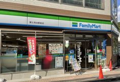 近くのファミリーマート 富士見台駅前店まで246m（徒歩4分）