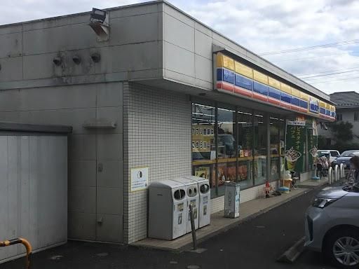 近くのミニストップ町田忠生店まで186m（徒歩3分）