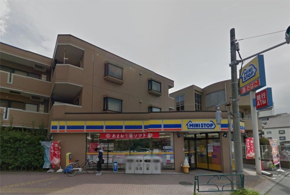 近くのミニストップ 狛江和泉本町店まで302m（徒歩4分）