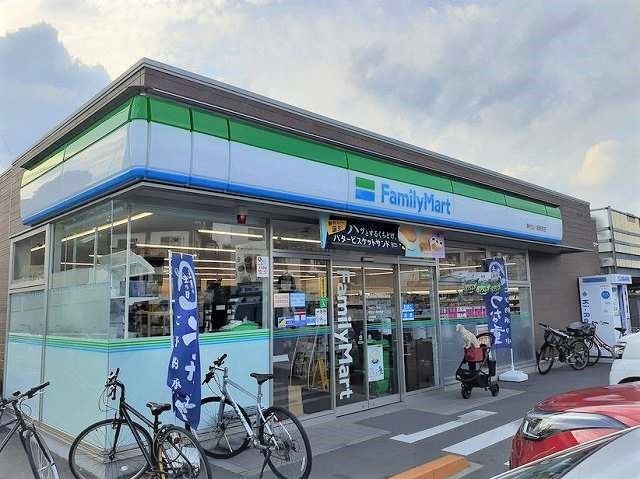 近くのファミリーマート 東村山八坂駅まで350m（徒歩5分）
