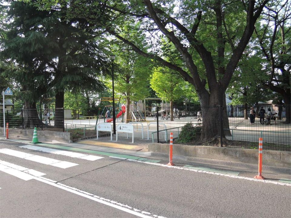 近くの東根公園まで840m（徒歩11分）