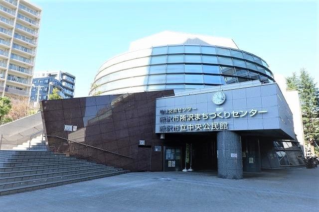 近くの所沢まちづくりセンターまで750m（徒歩10分）