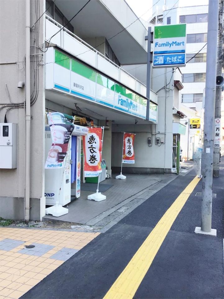 近くのコンビニまで126m（徒歩2分）
