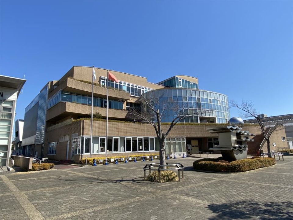 近くの浦安市立日の出公民館まで705m（徒歩9分）