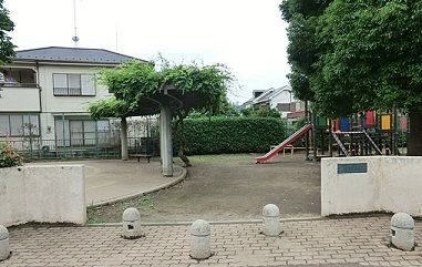 近くのひばり児童公園まで850m（徒歩11分）
