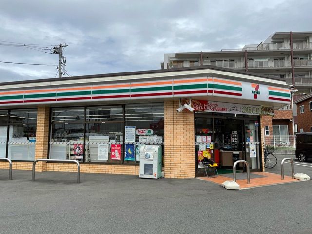 近くのセブンイレブンまで400m（徒歩5分）