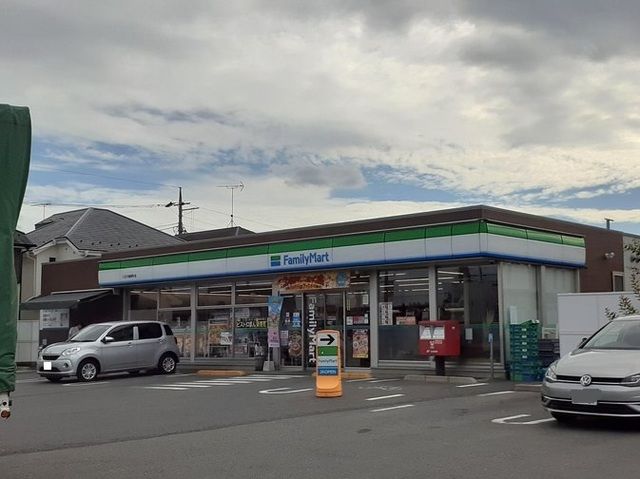 近くのファミリーマートまで350m（徒歩5分）