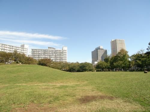 近くの若潮公園まで610m（徒歩8分）
