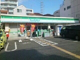 近くのファミリーマートまで400m（徒歩5分）
