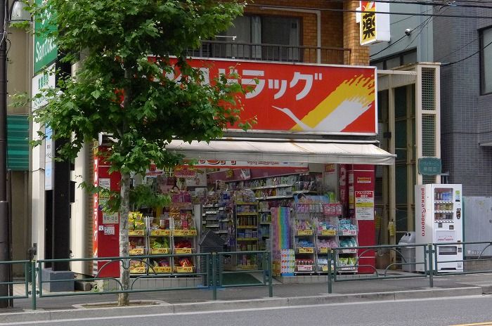 近くのツルハドラッグ早稲田店まで444m（徒歩6分）
