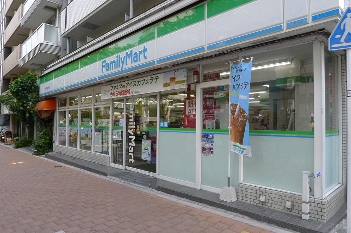 近くのファミリーマート早稲田鶴巻店まで163m（徒歩3分）