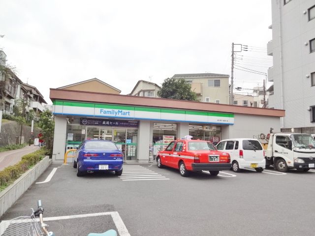 近くのファミリーマート品川桐ヶ谷通り店まで684m（徒歩9分）