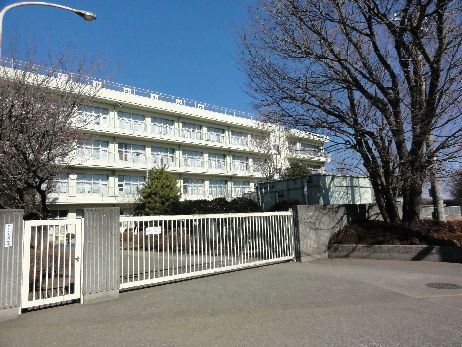 近くの所沢市立北中小学校まで536m（徒歩7分）