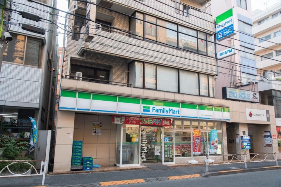 近くのファミリーマート サンズ経堂駅北店まで92m（徒歩2分）