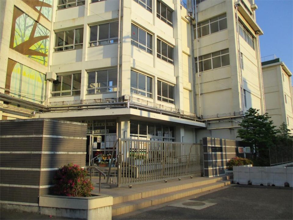 近くの大田区立大森第八中学校まで223m(徒歩3分)